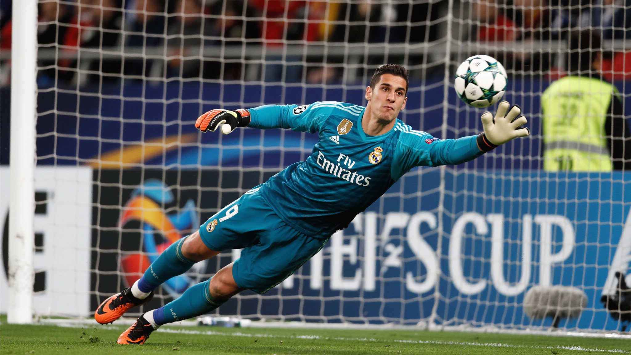 库尔图瓦成世俱杯单场10扑救第二人,展现逆天表现 库尔图瓦成世俱杯单场10扑救第二人,展现逆天表现