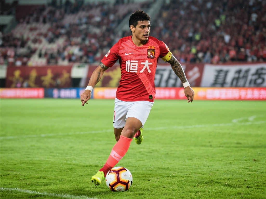 中超豪门签下南美射手，引发转会市场连锁反应